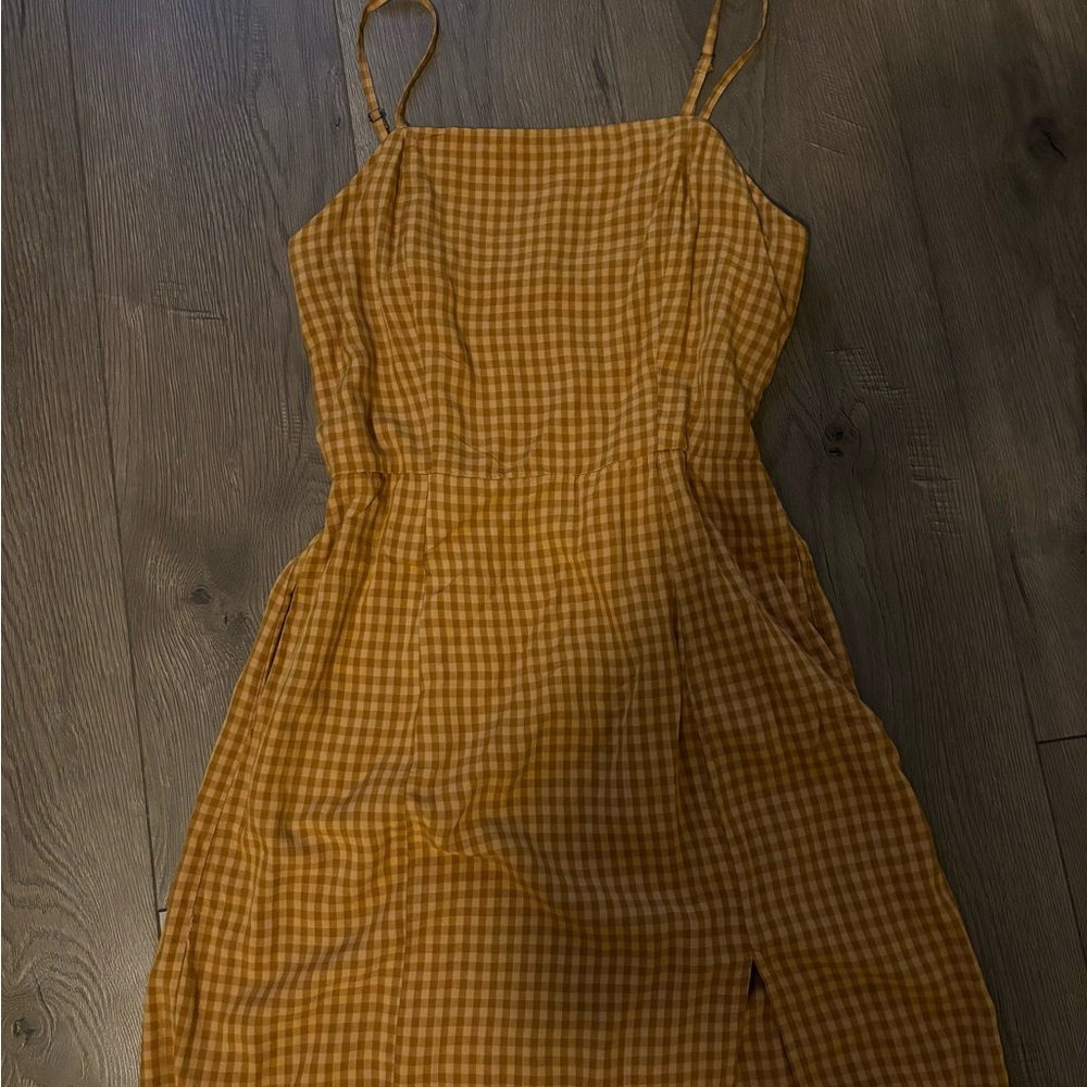 size M (fits like a S). only worn once. smoke free home/pet free home.